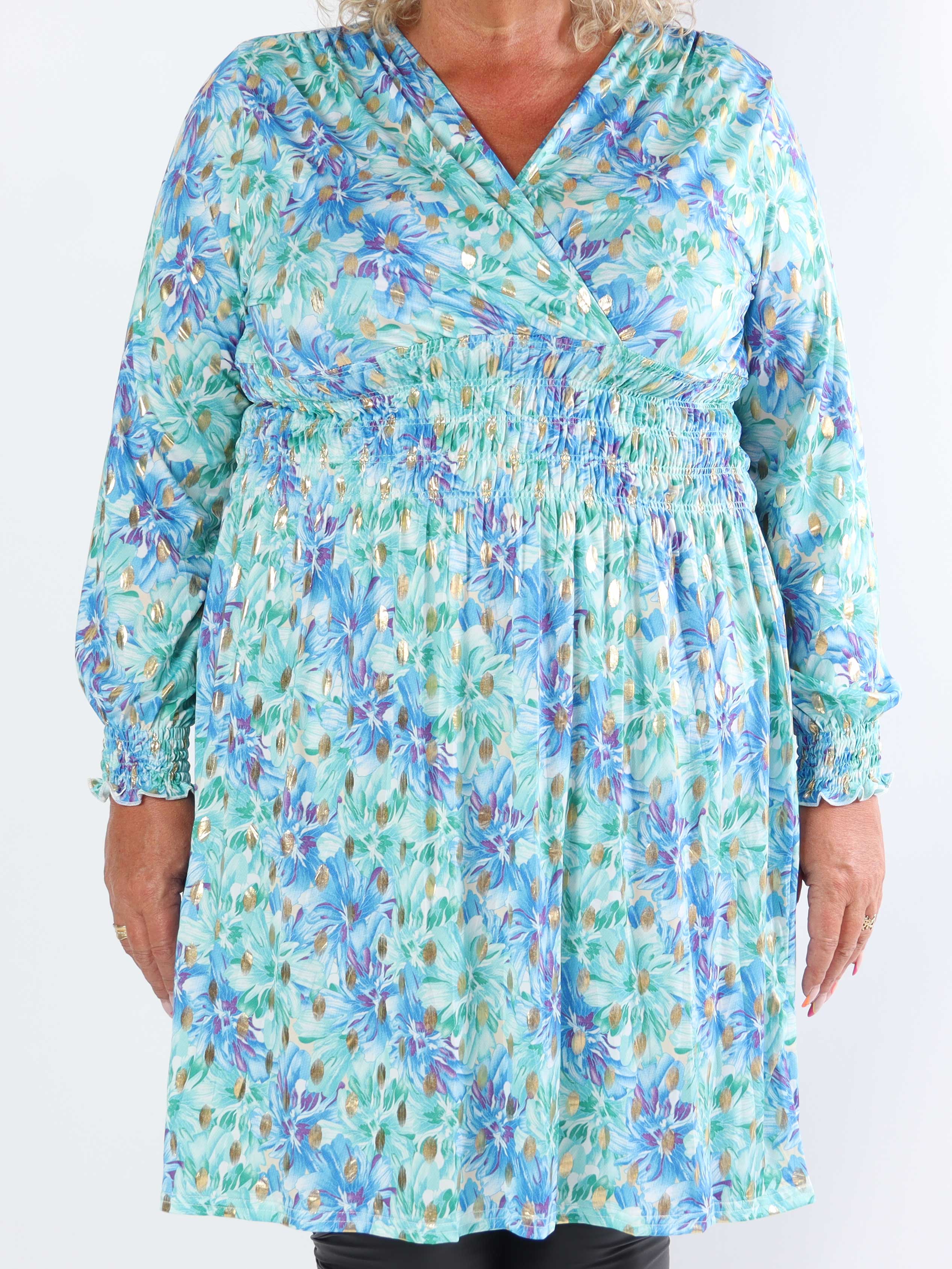 Pams Floral Short L/S - Elastisk plus size-klänning med smockad midja